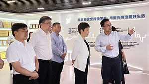 省科技廳黨組書記何杏仁一行赴托普云農調研農業(yè)科技工作